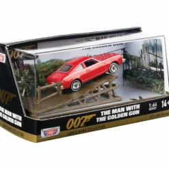 The Man with the Golden Gun (1974) - 1974 AMC Hornet James Bond 007 Collection 1/64th Scale Die-Cast Vehicle Replica Diorama