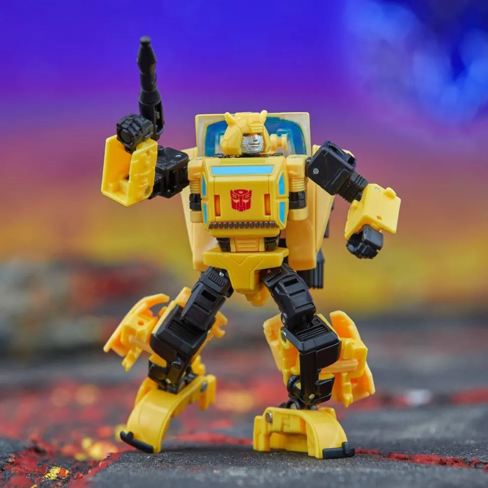 The Transformers (1984) - Origin Bumblebee Legacy United Deluxe Class 5.5" Action Figure