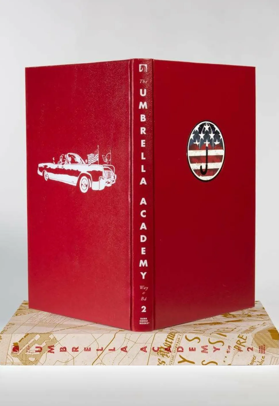 The Umbrella Academy - Volume 02 Dallas Deluxe Edition Hardcover Book