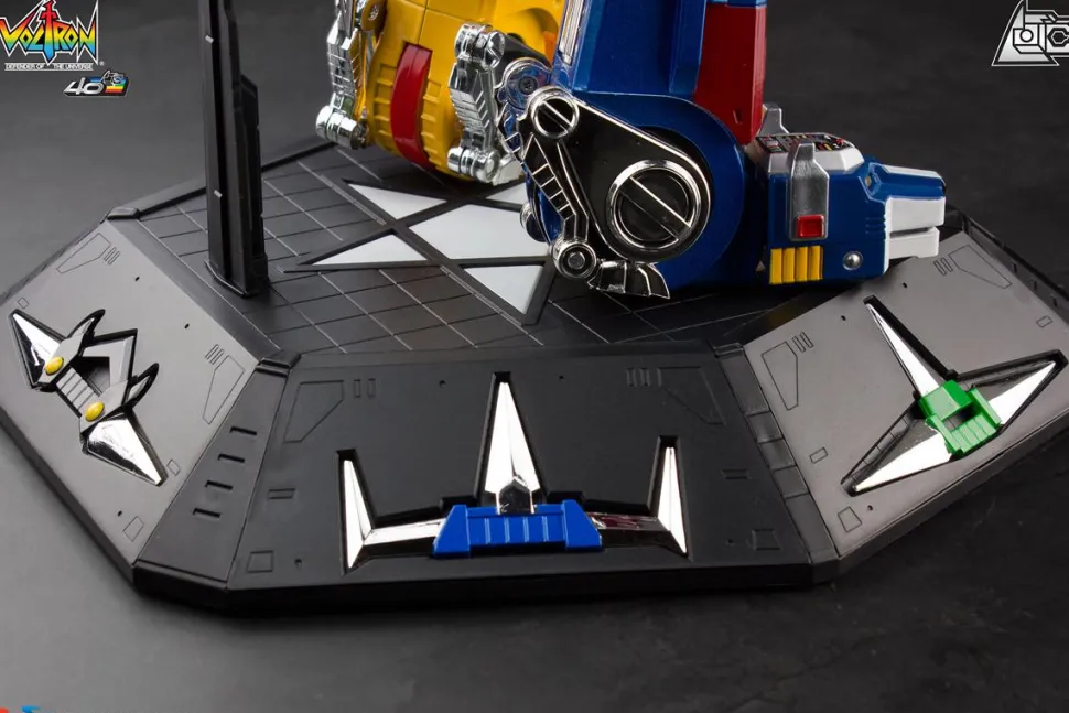 Voltron: Defender of the Universe - Voltron 40th Anniversary Collector's Set 13" Action Figure (Australian Version)