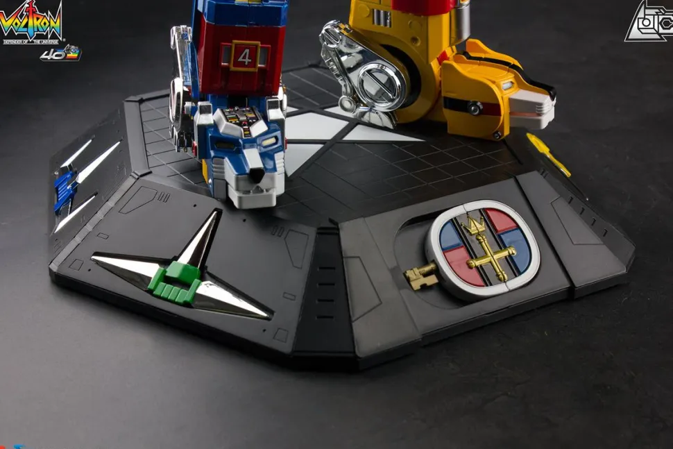 Voltron: Defender of the Universe - Voltron 40th Anniversary Collector's Set 13" Action Figure (Australian Version)